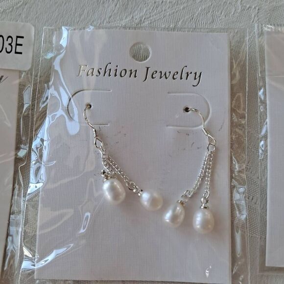 8 pairs Dangle pearl earrings Nwt - Picture 5 of 6